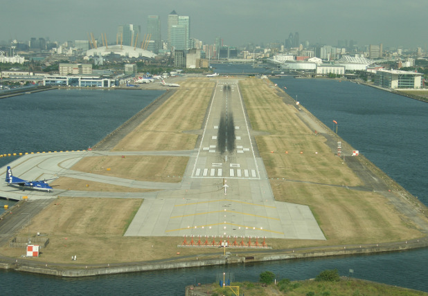 London City Airport Runway 28 Short Final